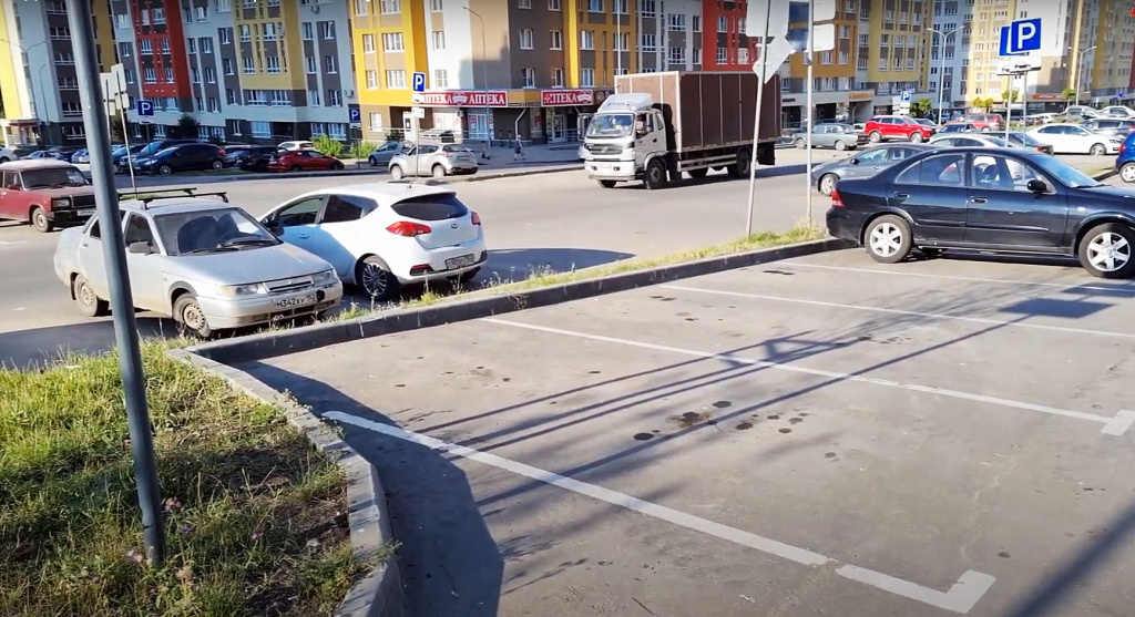 Парковка НК 2.jpg Парковка НК 2.jpg
